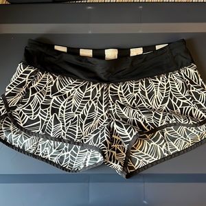 Lululemon 2.5” shorts